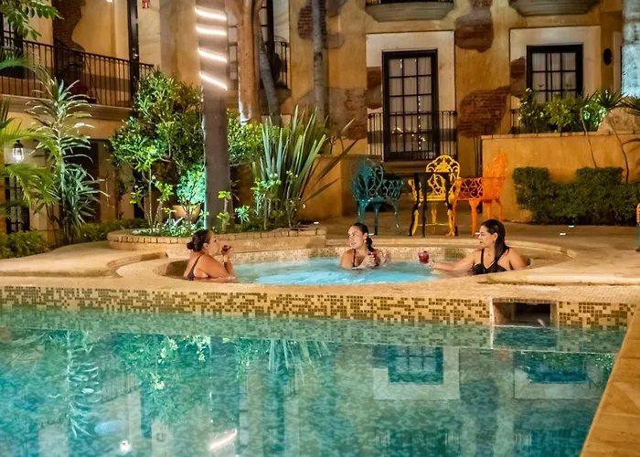 Family Hotel: Casa De Adobe Gallery & Luxury Boutique